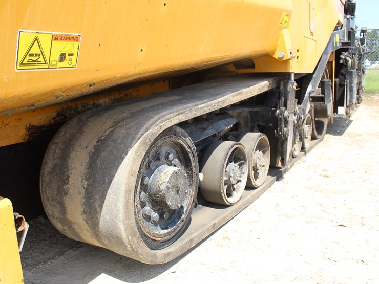 2017-caterpillar-ap-1055f-image-9