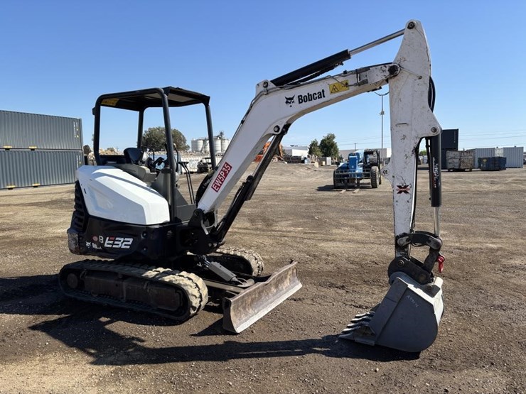 2020-bobcat-e32i-image-2