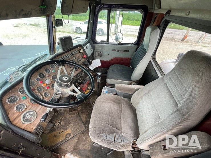 1996-western-star-model-496f-liquid-nurse-truck-(jn2748,-unit-40582)-image-63