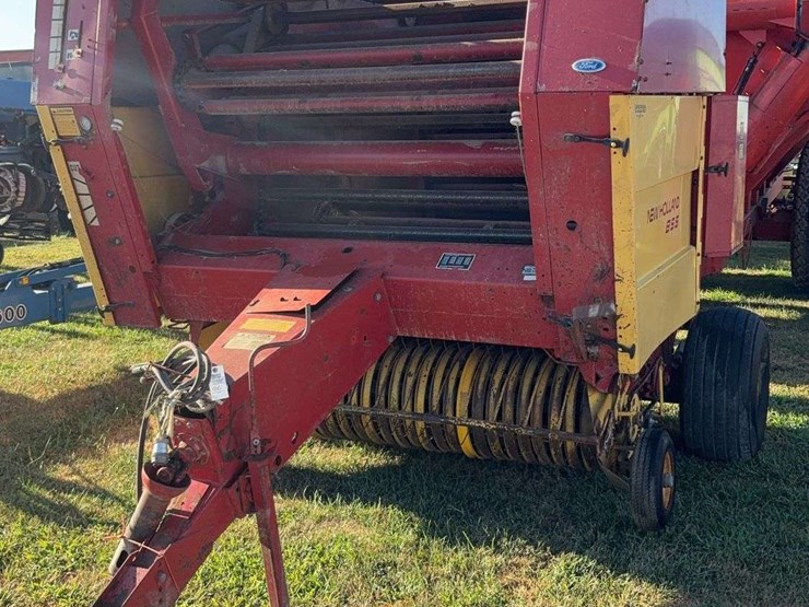 new-holland-855-image-1