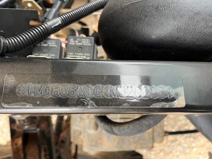 2019-john-deere-gator-image-2