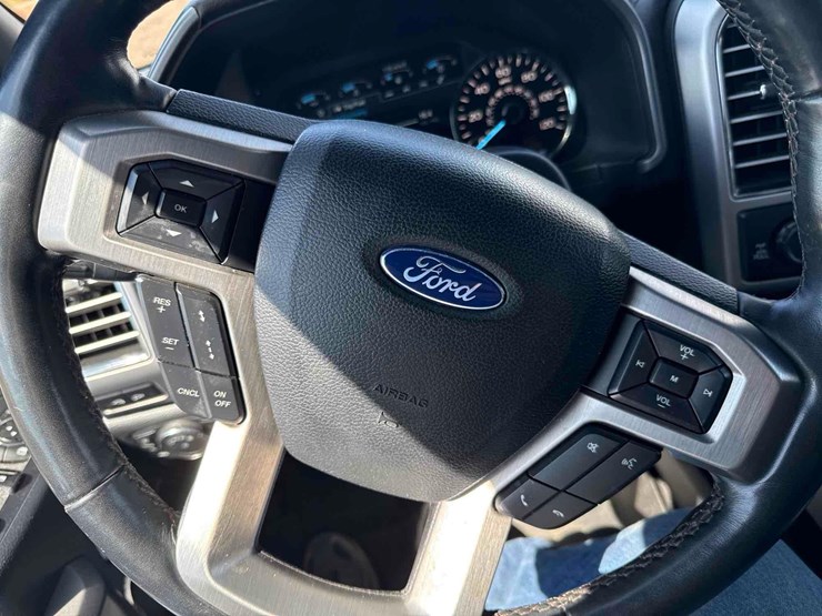 2020-ford-f150-platinum-image-32