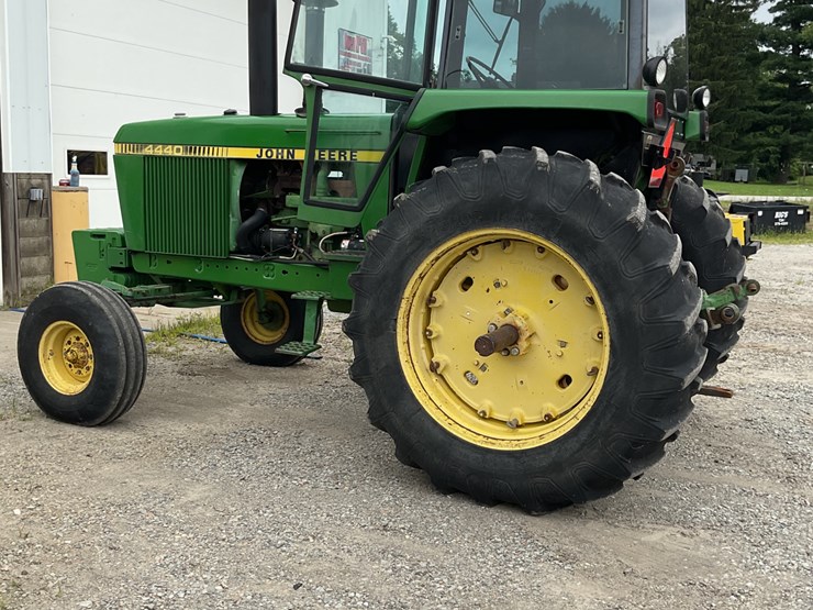 john-deere-4440-image-2