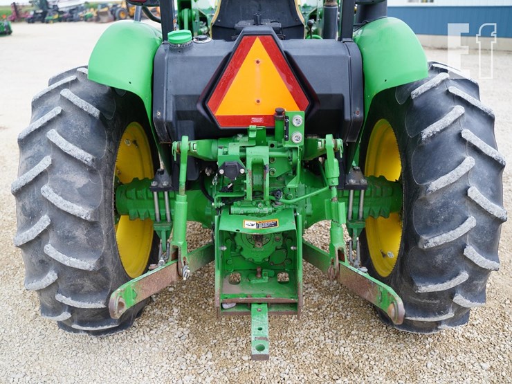 2015-john-deere-5075e-image-26