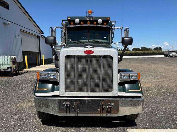 peterbilt-367-image-2