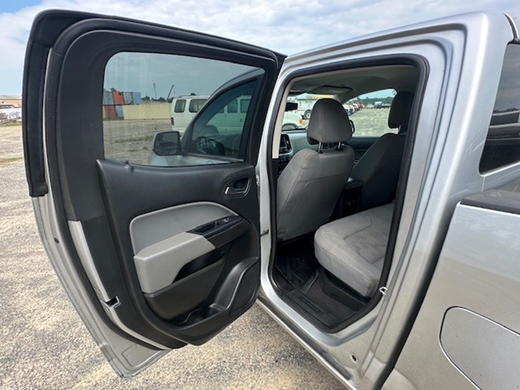 2020-chevrolet-colorado-image-21