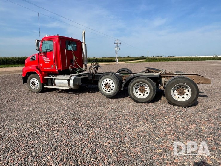 2017-western-star-w4700sb-day-cab-truck-(gp11326,-unit-81)-image-16