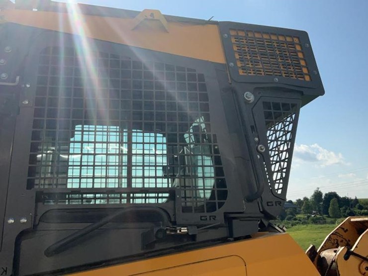 2017-deere-450k-lgp-image-24
