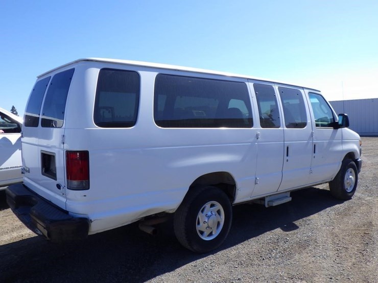 2008-ford-econoline-350-image-3