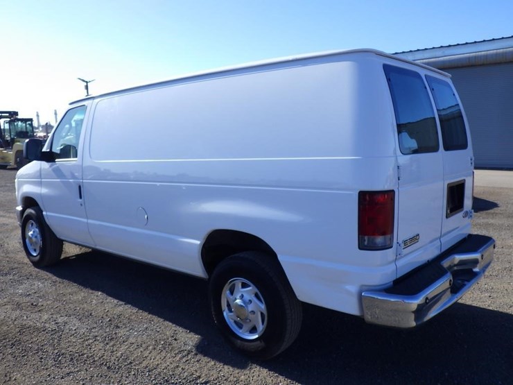 2008-ford-econoline-350-image-4