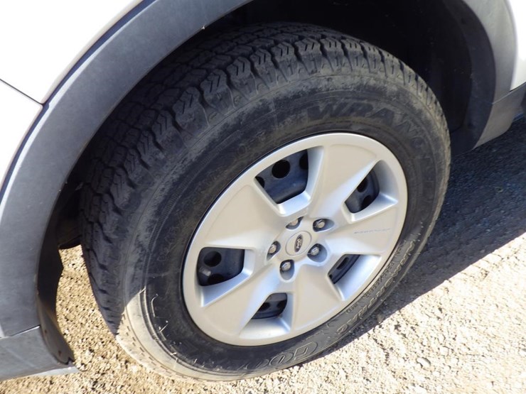 2011-ford-explorer-image-13
