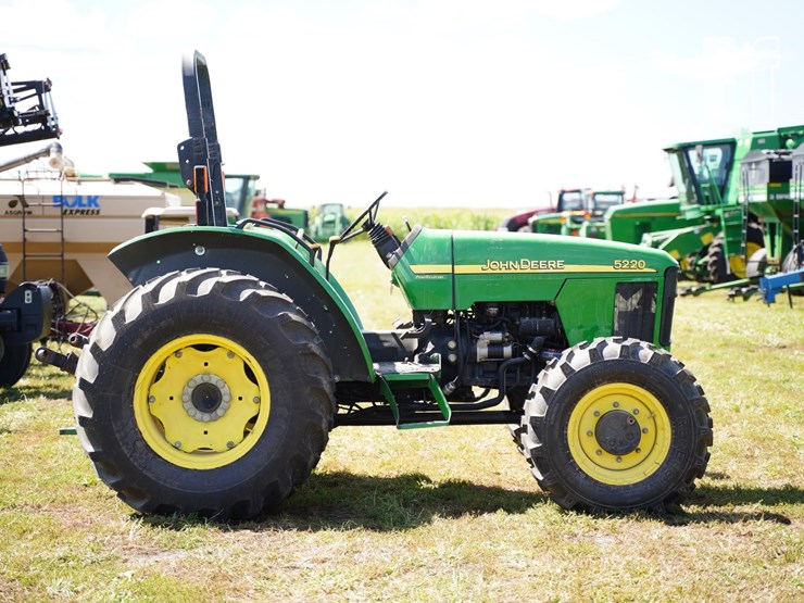 2004-john-deere-5220-image-4