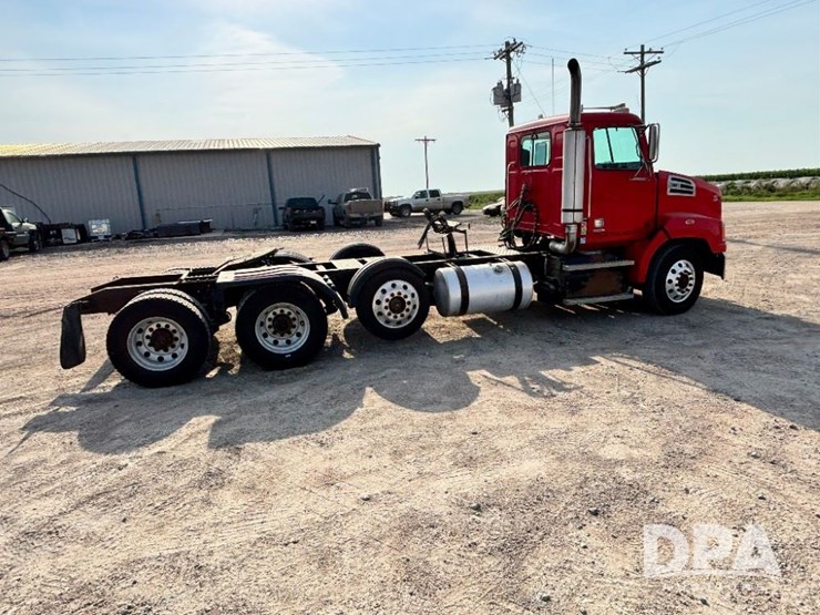 2017-western-star-w4700sb-day-cab-truck-(gp11329,-unit-82)-image-9