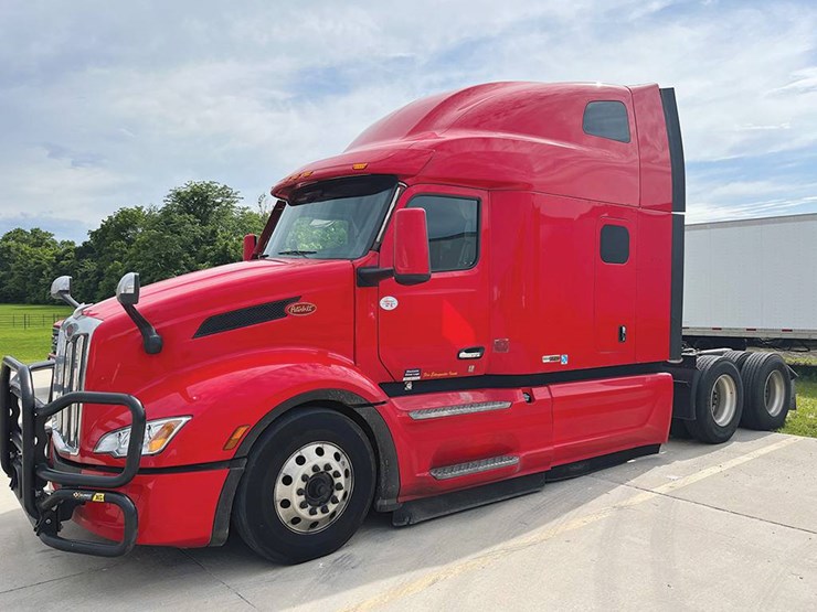 2024-peterbilt-579-image-1