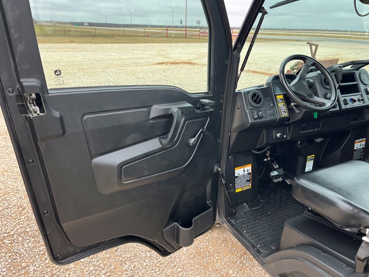 2019-john-deere-gator-image-10