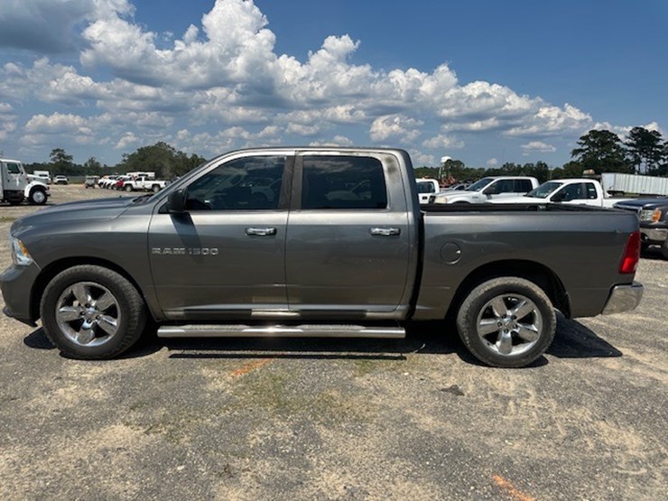 2011-dodge-ram-1500-image-5