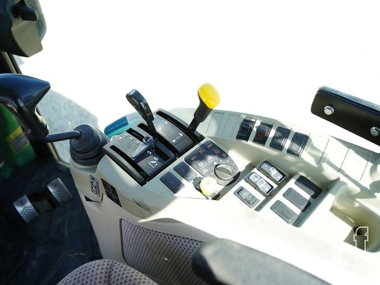 2014-john-deere-3033r-image-31