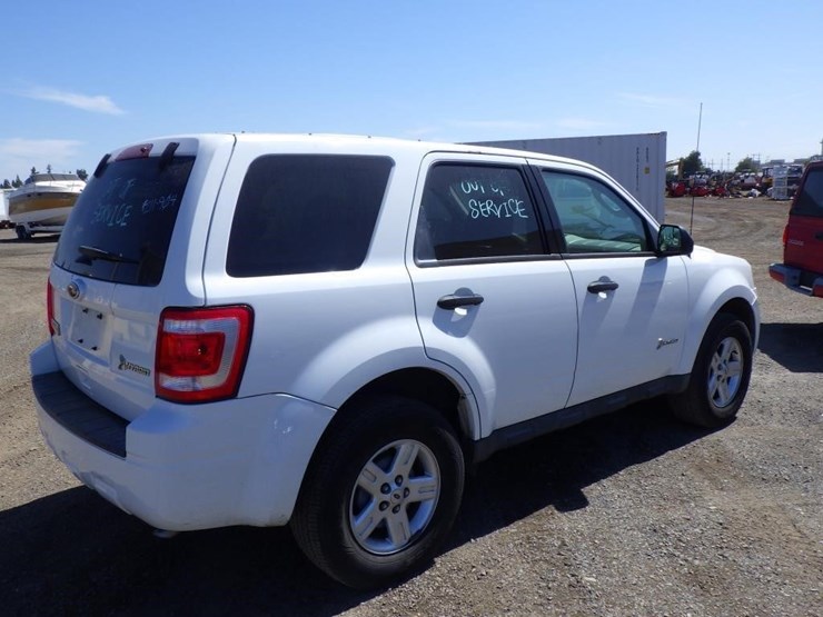 2011-ford-escape-image-3
