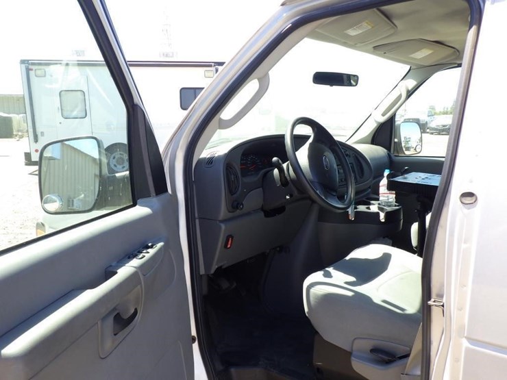 2008-ford-cargo-image-5