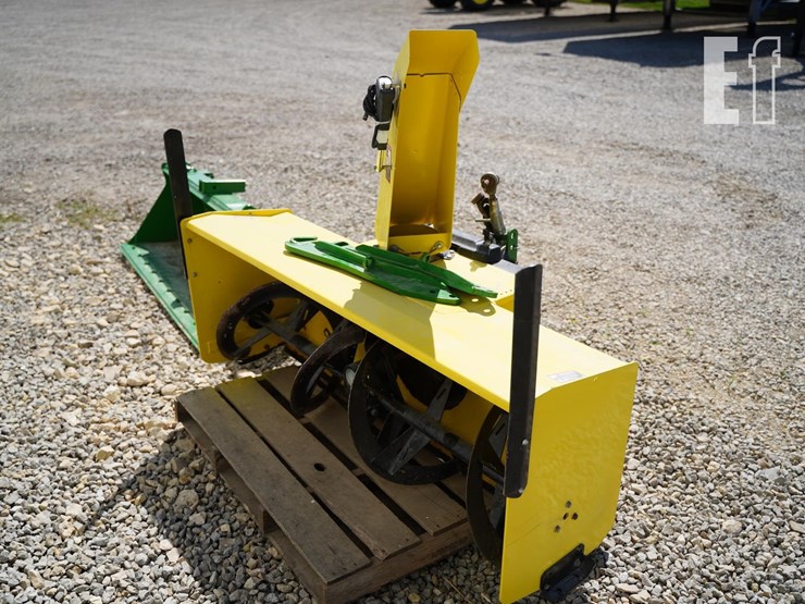 2014-john-deere-3033r-image-40