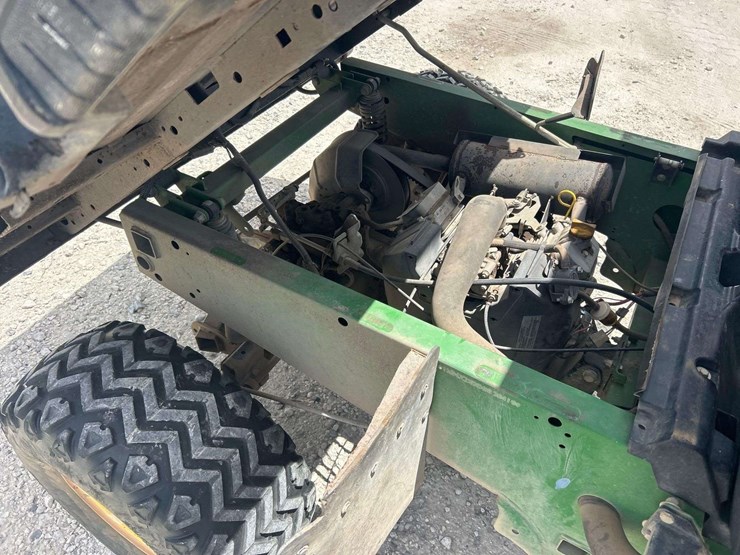 2017-john-deere-gator-image-8