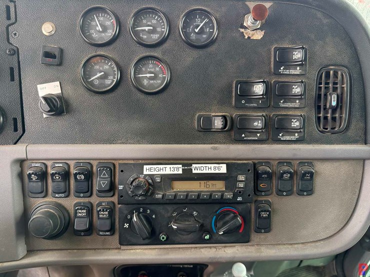 2012-peterbilt-367-image-11