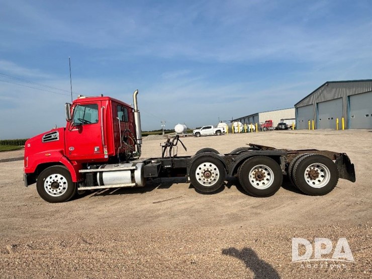 2017-western-star-w4700sb-day-cab-truck-(gp11329,-unit-82)-image-17