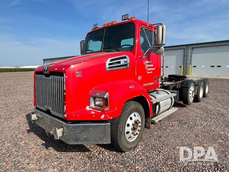 2017-western-star-w4700sb-day-cab-truck-(gp11326,-unit-81)-image-1