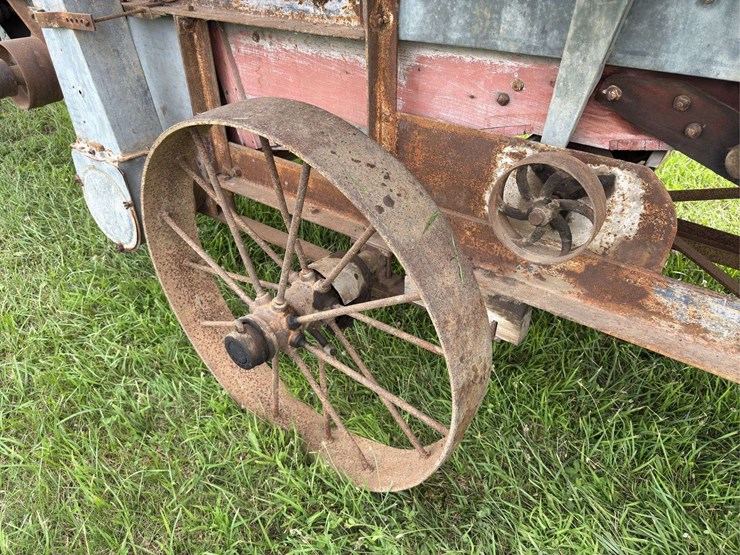 baker-threshing-machine-image-18