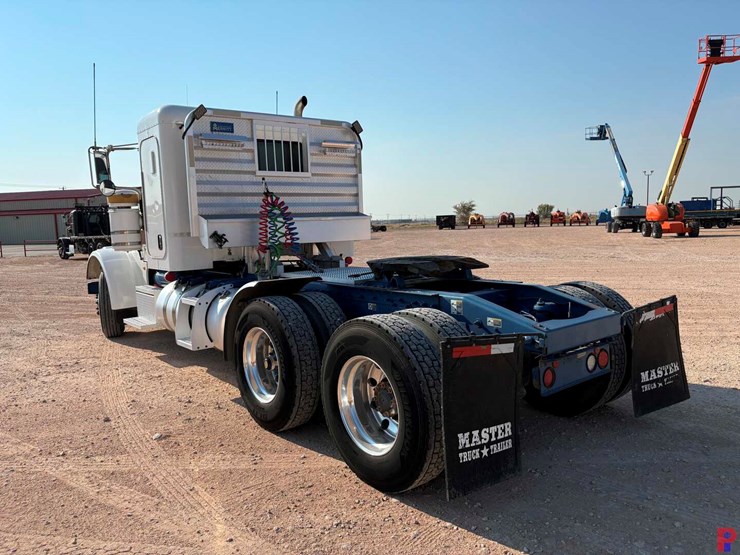 2013-peterbilt-367-image-4