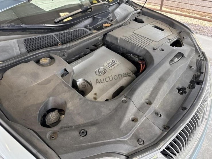 2010-lexus-rx-450h-hybrid-suv-image-11