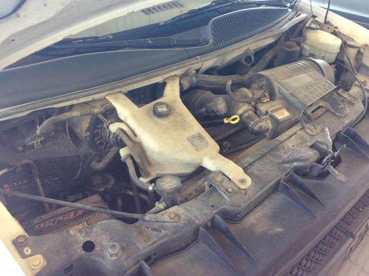 2013-chevrolet-3500-image-8