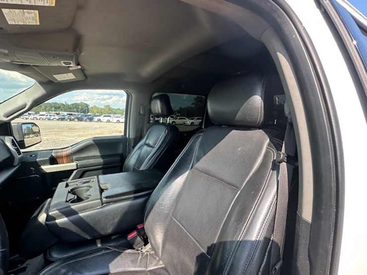 2017-ford-f150-lariat-image-39