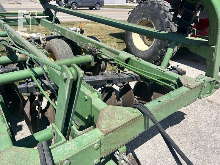 john-deere-230-image-2