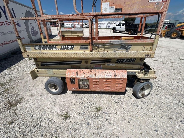 1996-jlg-commander-cm2033-20ft-electric-scissor-lift-image-8