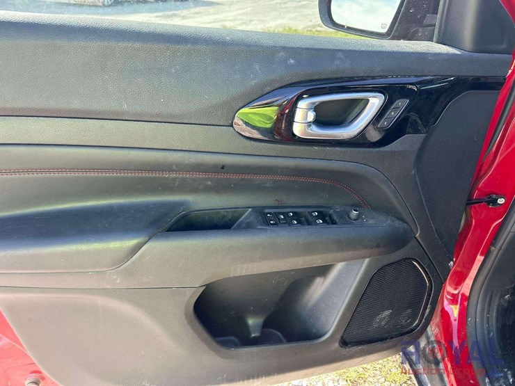 2023-jeep-compass-image-11