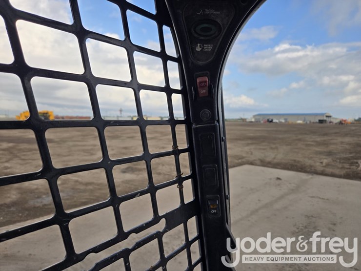 2022-bobcat-t770-image-44