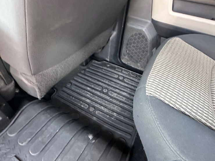 2011-dodge-ram-1500-image-27