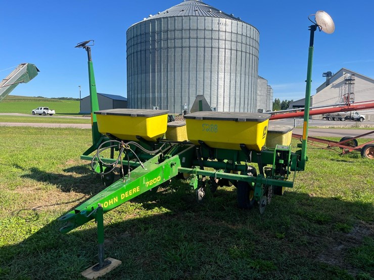 john-deere-7200-image-1