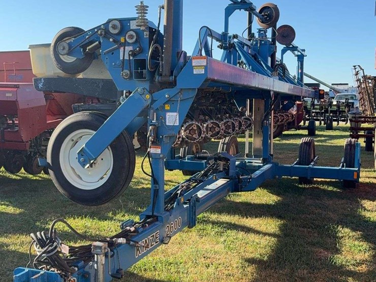 kinze-2600-image-1