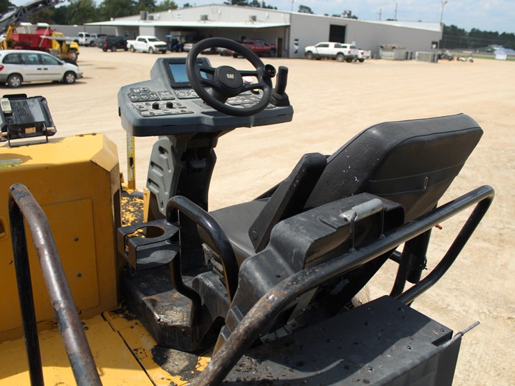 2017-caterpillar-ap-1055f-image-34