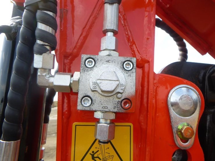 2025-tpm-16-hydraulic-excavator-image-12