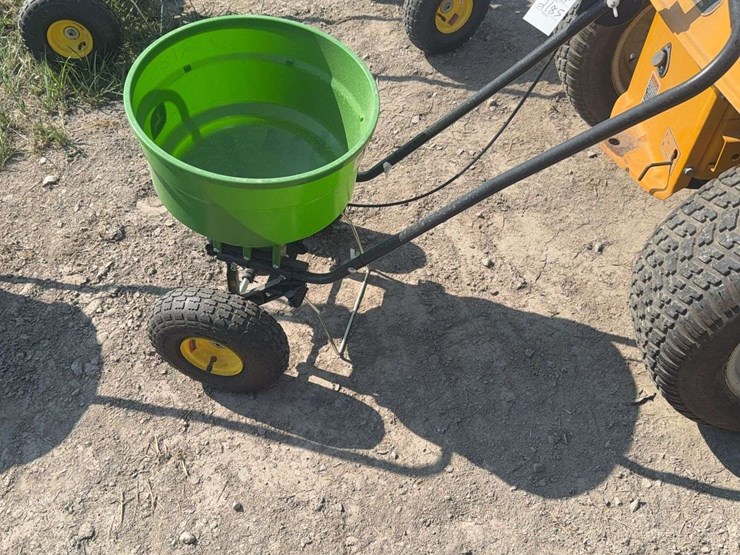 new-john-deere-#60-push-spreader-image-1