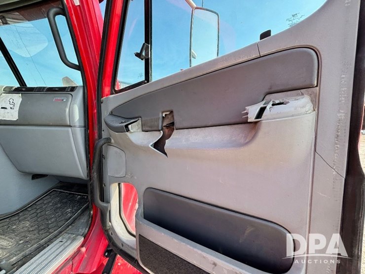 2006-freightliner-columbia-day-cab-truck-(gp11331,-unit-88)-image-85