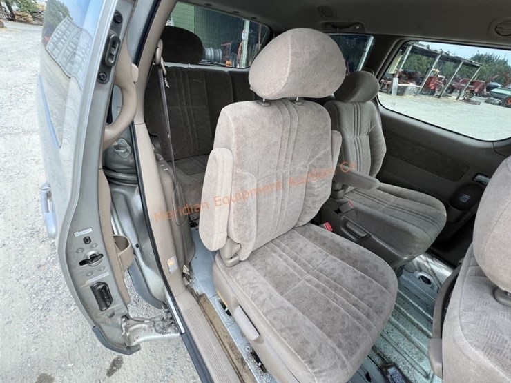 2002-toyota-sienna-le-image-10