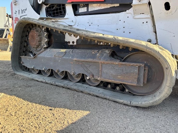 2019-bobcat-t740-image-17