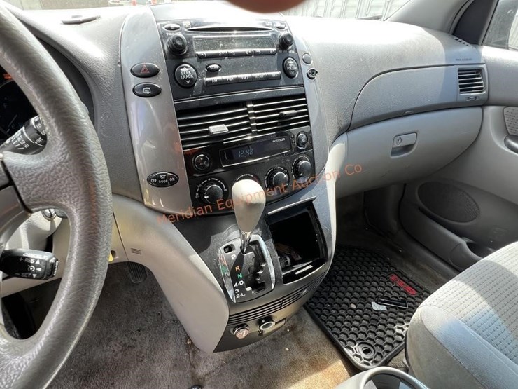 2006-toyota-sienna-image-16