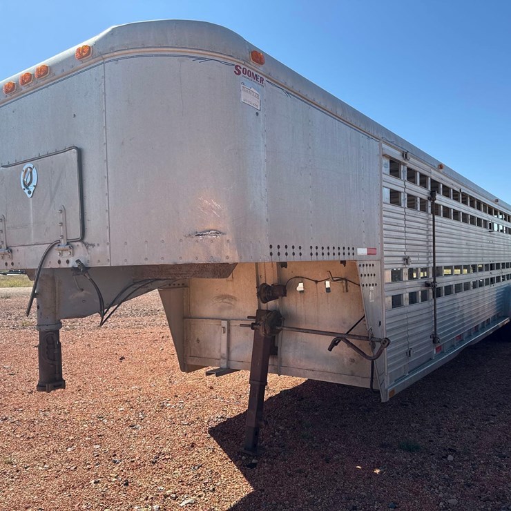 1988 Sooner Livestock Trailer