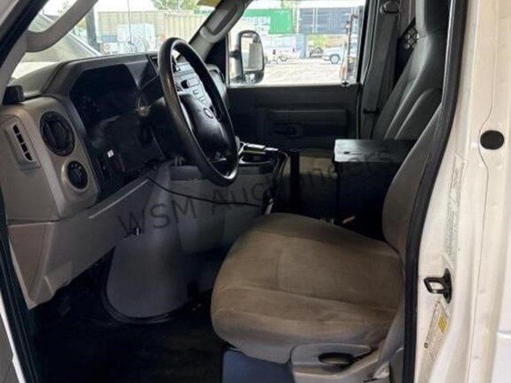 2012-ford-cargo-image-23
