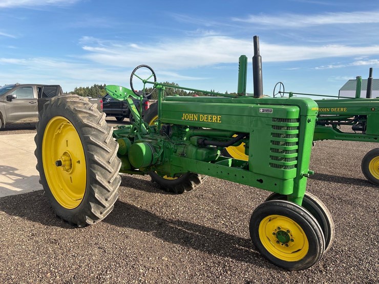 john-deere-b-image-3